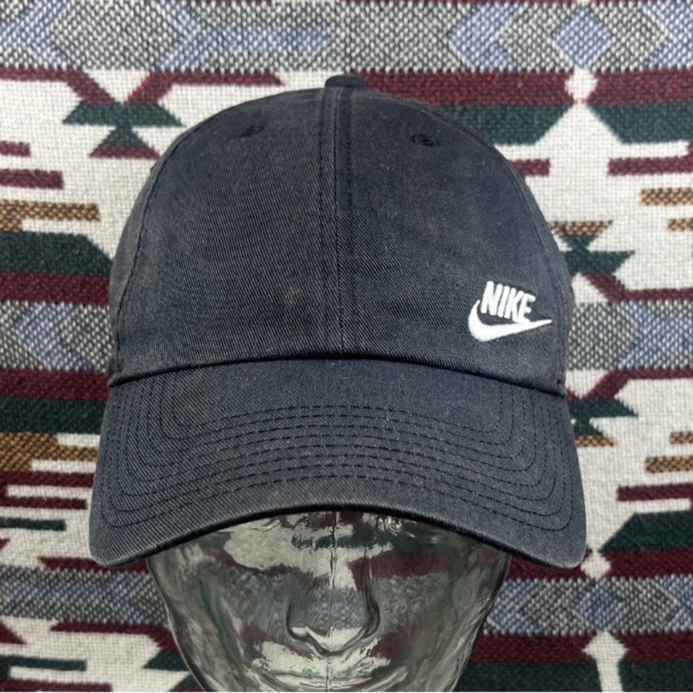 Nike Heritage 86 Dad Cap Left Side Swoosh Strapback OS
